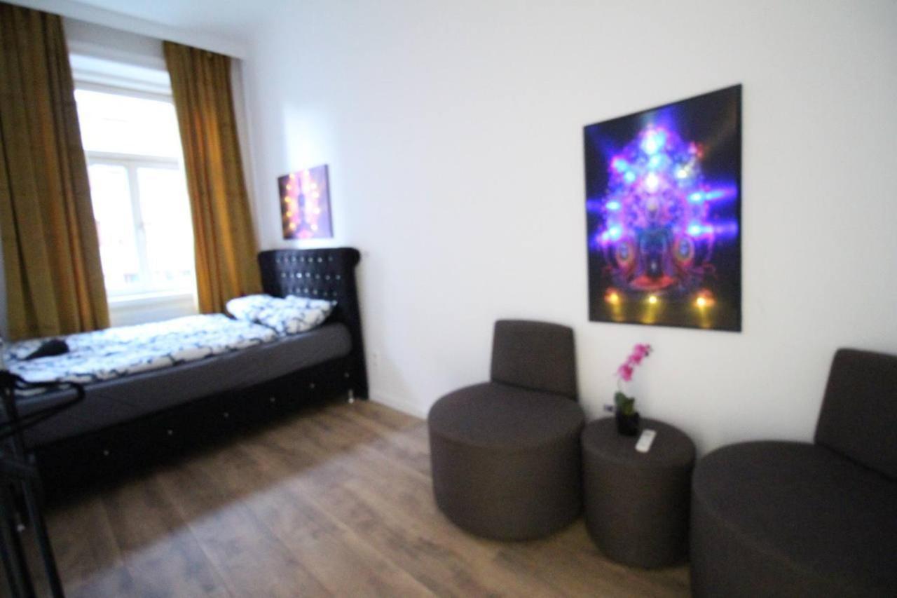 Modern Double Room Js B Vienna Exterior photo